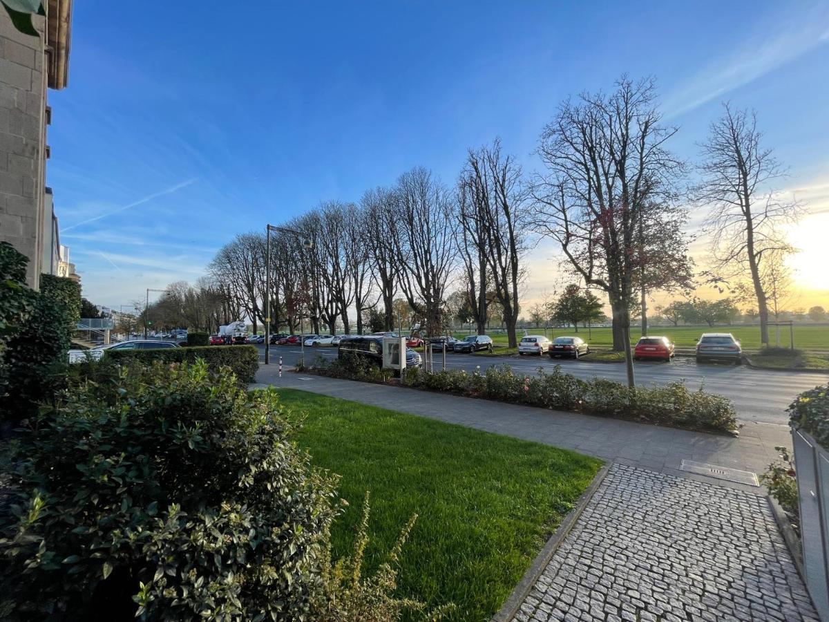 Exklusive Wohnung 104 M2 Direkt Am Rhein 1 Km Von Der Messe Dusseldorf Exterior photo